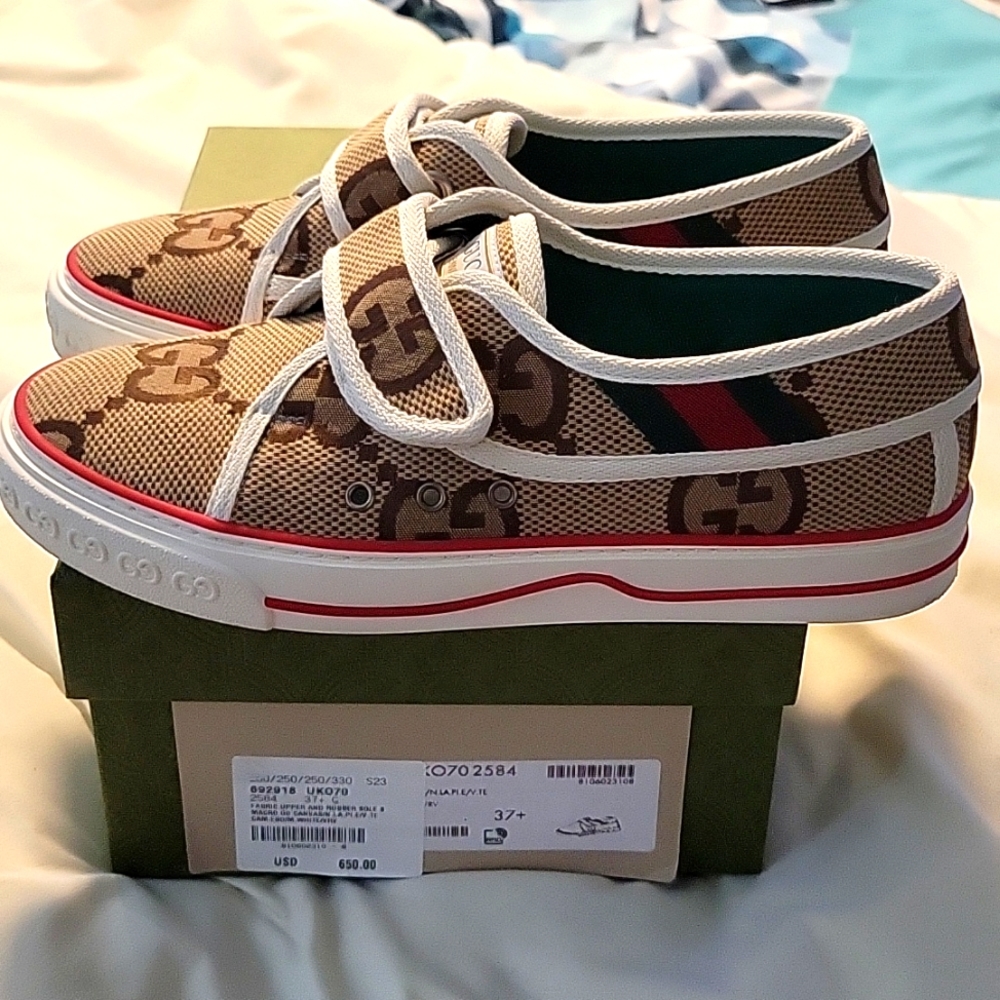 New authentic gucci canvas 7 1/2 shoes